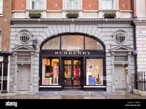 burberry showroom london